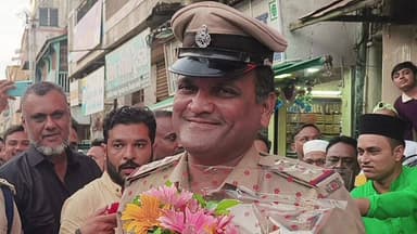 ગરૂડેશ્વર: નર્મદા જિલ્લામાં બે પોલીસ ઇન્સ્પેક્ટરને પ્રમોશન આપીને નાયબ અધિક્ષક બનાવવામાં આવ્યા.