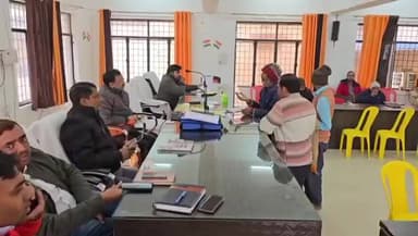 डुमरियागंज: डुमरियागंज में एडीएम न्यायिक की अध्यक्षता में आयोजित संपूर्ण समाधान दिवस, 33 शिकायतों में से 2 का मौके पर निस्तारण