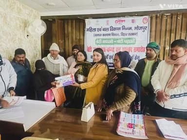 गड़हनी: गड़हनी में कन्या रत्न सम्मान समारोह में 42 माताओं को दी गई बेबी किट