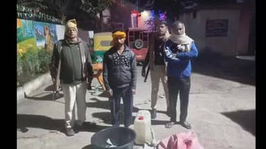 रहुई: गगनपुर खंधा से 30 लीटर देसी शराब के साथ एक कारोबारी और दो पियक्कड़ गिरफ्तार