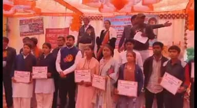 कर्वी: कल्याण भारती इं0कॉ0 में सम्मान एवं कैरियर गाइडेंस कार्यक्रम का आयोजन, जुवाइन्ट कमिश्नर आयकर ने छात्रों को किया सम्मानित