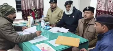 बिथान: रोसड़ा सर्किल इंस्पेक्टर ने बिथान थाने का किया निरीक्षण, दिए आवश्यक निर्देश