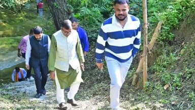 অমরপুর: অমরপুর শহর সংলগ্ন পাহাড়পুর এলাকায় হাজা তেইসা শিব পার্বতী মন্দিরের অপূর্ব নিদর্শন পরিদর্শনে বিধায়ক ও মহাকুমা শাসক