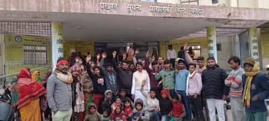 बेलदौर: बेलदौर थाना एवं आईटी भवन पहुंचकर दर्जनों लोगों ने जताया विरोध, सार्वजनिक रास्ता रोकने का आरोप