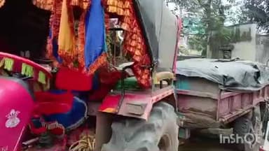 मनेर: मनेर थाना के पास पुलिस ने अवैध बालू से लदा एक ट्रैक्टर बरामद किया