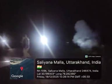 नारायणबगड़ में वन कर्मियों के द्वारा जंगली जानवरों को आबादी क्षेत्र से दूर करने के लिए दिन रात कर रहे हैं गस्त