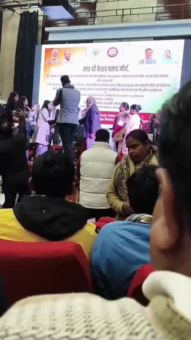 विद्युत सखी लक्ष्मी देवी ग्राम पंचायत गौरी बनियानी को मा0 उपमुख्यमंत्री उ0 प्र0 द्वारा प्रशस्ति पत्र प्रदान किया गया।