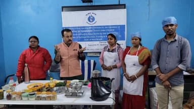 বজবজ ২: বজবজ দু'নম্বর ব্লকে উৎকর্ষ বাংলার কর্মীদের নিয়ে ট্রেনিংয়ে উপস্থিত পঞ্চায়েত সমিতি সভাপতি।