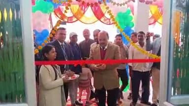 राठ: नगर के बारा खम्भा रोड पर उत्तर प्रदेश ग्रामीण बैंक की मंडी राठ शाखा के नवीन भवन परिसर का भव्य शुभारंभ हुआ