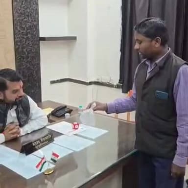 रायपुर: विशालपुर के युवक पॉलीथिन में मच्छर लेकर पहुंचे नगर निगम, जांच में मच्छर निकला डेंगू