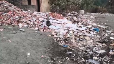 रानीश्वर: आसनबनी बाजार में कचरे के अंबार से वातावरण में पड़ेगी प्रभाव व कुपोषण की बढ़ी खतरा।