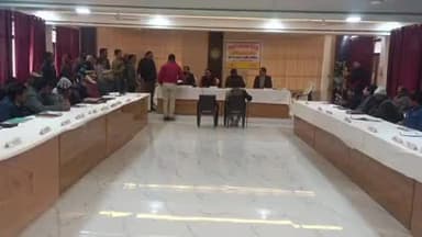 सरीला: सरीला तहसील परिसर में आयोजित संपूर्ण समाधान दिवस, असहाय और निराश्रित लोगों को वितरित किए गए कंबल