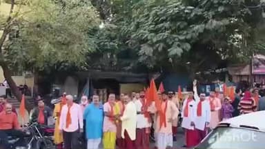 લુણાવાડા: લુણાવાડા ખાતે શંકરાચાર્યજી નું સ્વાગત કરવામાં આવ્યું મોટી સંખ્યામાં ભક્તો ઉપસ્થિત રહ્યા