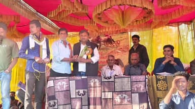 तिरोडा: बेरडीपार(खु.) येथे शंकरपटाच्या आयोजनाप्रसंगी राष्ट्रवादीचे ता.अध्यक्ष,जिल्हा परिषद सदस्य जगदीश बावनथडे यांची उपस्थिती