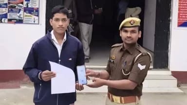 फरेंदा: साइबर टीम की तत्परता से खोया मोबाइल बरामद, पीड़ित को फोन सौंपा गया