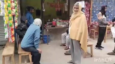 গাইঘাটা: আজ ঠাকুরবাড়িতে চায়ের দোকানে মোবাইল ফোনে মতুয়ারা প্রধানমন্ত্রীর বক্তব্য শুনছিলেন তাদের উদ্দেশ্য মোদি কি বলেন