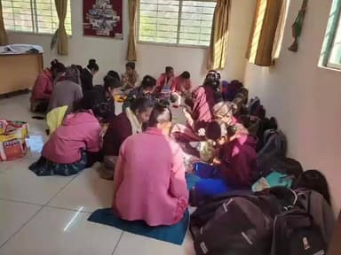 ભિલોડા: શ્રી કે.આર.કટારા આર્ટ્સ કોલેજ, શામળાજીમાં ૨૨ વિદ્યાર્થિનીઓએ હસ્તકલા વસ્તુઓ બનાવવાની પ્રાયોગિક તાલીમ મેળવી.