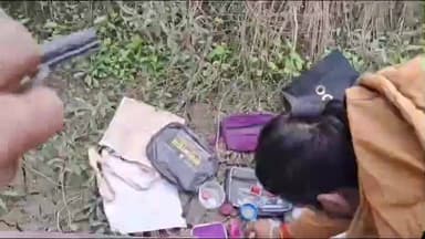 कुटुंबा: कुटुंबा में चोरी की घटना के एक दिन बाद पईन में फेंका हुआ मिला अटैची व बक्सा, प्राथमिकी दर्ज