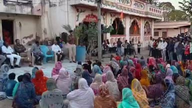 खकनार: नशा छोड़ो, नियम अपनाओ! बोहडला में पुलिस का जनसंवाद, ग्रामीणों को किया जागरूक