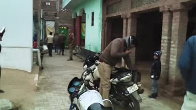 ताखा: ऊसराहार में व्यापारी के घर चोरी, डेढ़ लाख रुपये नगदी व जेवरात गायब, पुलिस जांच में जुटी