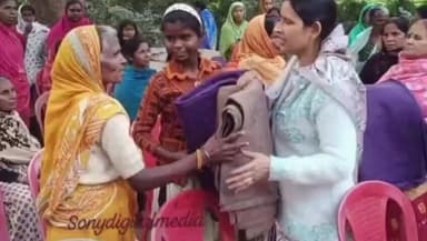 कलियासोल: कुमारधुबी में मुखिया चंचल देवी और पापू यादव ने निजी फंड से गरीबों के बीच 300 कंबल वितरित किए