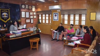 सैंज: उपायुक्त कुल्लू तोरूल एस रवीश ने शनिवार को की बैठक की अध्यक्षता