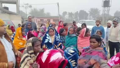 बगोदर: धरगुल्ली कालीचट्टान में ठंड से बचाव के लिए बिरहोर परिवारों को कंबल वितरित किए गए