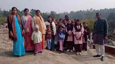 पालकोट: वनवासी विकास समिति, झारखंड द्वारा संचालित सोहर साहु सरस्वती शिशु विद्या मंदिर पालकोट द्वारा शैक्षिक भ्रमण हेतु रवाना।