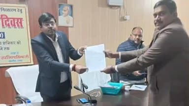 रसड़ा: असमय बारिश से किसान बेहाल, राहत की मांग को लेकर कर्नल ने रसड़ा तहसील में एसडीएम को सौंपा ज्ञापन