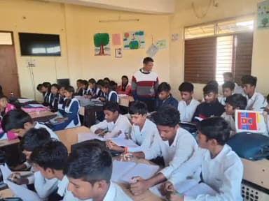 किरनापुर: सहायक संचालक द्वारा किरनापुर क्षेत्र के विद्यालयों का निरीक्षण किया गया