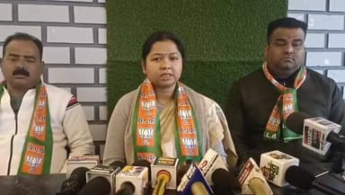 सदर अस्पताल की व्यवस्था को लेकर पुर्व सांसद गीता कोड़ा ने प्रेसवार्ता कर राज्य सरकार पर निशाना साधा।
#citilivejharkhand ...