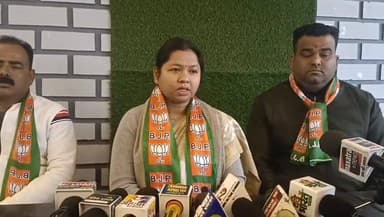 सदर अस्पताल की व्यवस्था को लेकर पुर्व सांसद गीता कोड़ा ने प्रेसवार्ता कर राज्य सरकार पर निशाना साधा।
#citilivejharkhand ...