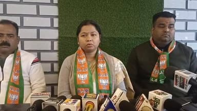 सदर अस्पताल की व्यवस्था को लेकर पुर्व सांसद गीता कोड़ा ने प्रेसवार्ता कर राज्य सरकार पर निशाना साधा।
#citilivejharkhand ...