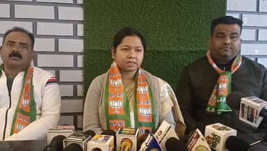 सदर अस्पताल की व्यवस्था को लेकर पुर्व सांसद गीता कोड़ा ने प्रेसवार्ता कर राज्य सरकार पर निशाना साधा।
#citilivejharkhand ...