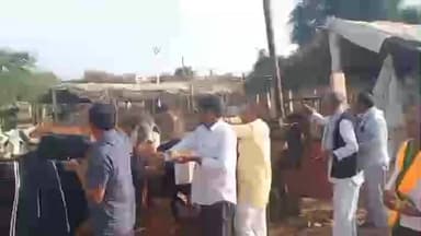 कोलायत: केंद्रीय मंत्री अर्जुन राम मेघवाल का जन्मदिन कोलायत के झझु गांव में मनाया गया, गायों को गुड़ खिलाकर किया गया जश्न