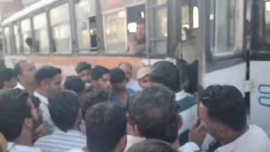 चौहटन: चौहटन कस्बे में रोडवेज बस की स्कूटी से हुई टक्कर, मौके पर लोगों का विरोध देखने को मिला