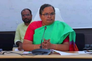 సిద్దిపేట అర్బన్: జిల్లా కలెక్టరేట్ కార్యాలయంలో సెర్ప్ కార్యకలాపాలపై సమీక్ష సమావేశం నిర్వహించిన జిల్లా కలెక్టర్ హైమావతి