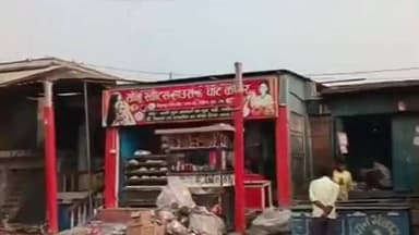 पारू: देवरिया चौक पर अतिक्रमण हटाओ अभियान, बिशनपुर सरैया में बुलडोजर के डर से दुकानदारों ने खुद हटाया अतिक्रमण