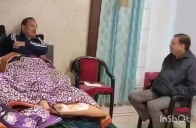 चकराता: चकराता के विधायक प्रीतम सिंह ने पूर्व कैबिनेट मंत्री हरक सिंह रावत से की मुलाकात