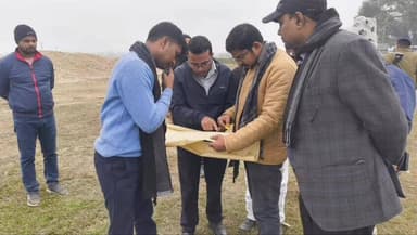 बड़हरिया: सिवान के ज़िला पदाधिकारी ने बड़हरिया में प्रस्तावित औद्योगिक केंद्र का निरीक्षण किया