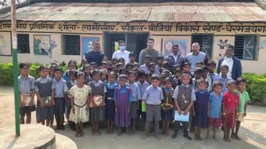 उदयपुर धरमजयगढ़: धरमजयगढ़ तहसील के अंतिम छोर ग्राम लामीखार में संचालित शासकीय प्राथमिक शाला का कलेक्टर ने किया निरीक्षण