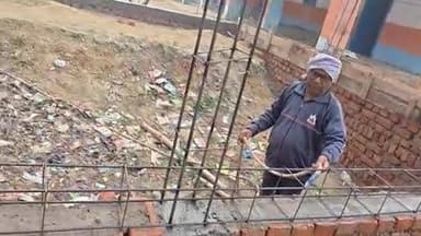 पकड़ी दयाल: खैरवा छपरा बिहारी ब्रह्मस्थान के पास दुर्गा पूजा के लिए जिला परिषद फंड से ₹7 लाख की लागत से चबूतरा निर्माण जोरों पर