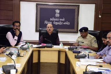 તિલકવાડા: નર્મદા જિલ્લા કલેક્ટર એસ.કે.મોદીની અધ્યક્ષતામાં જિલ્લા રોડ સેફ્ટી કમિટી તથા જિલ્લા પુરવઠા સમિતિની બેઠક યોજાઈ.