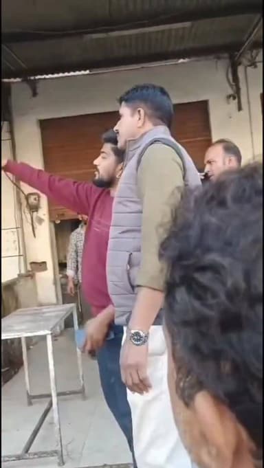 कलेक्टरी के पास अतिक्रमण निरोधी कार्रवाई...
#chittorgarhnews #newsupdate #localnews #latestnews