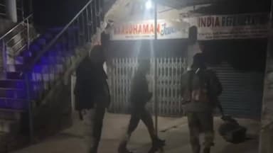 बेरमो: बेरमो समेत कई प्रखंडों में शीतलहर का प्रकोप, जनप्रतिनिधियों और पुलिसकर्मियों ने जरूरतमंदों को कंबल बांटे