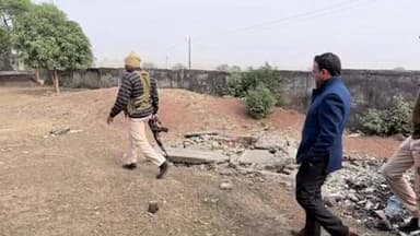 बोरियो: उपायुक्त ने बंदरकोला और तेलो गांव में भवन और स्वास्थ्य सेवाओं का किया निरीक्षण