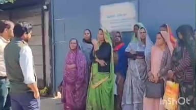 नीमच: भरभड़िया बायपास स्थित रस्सी फैक्ट्री से महिला मजदूरों को निकाला, मालिक पर गाली देने का आरोप