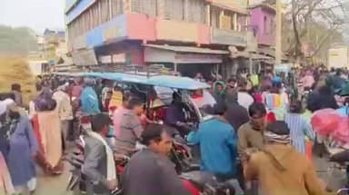 महेशपुर: अंबेडकर चौक में लगा घंटों जाम, पुलिस ने यातायात व्यवस्था दुरुस्त करवाई