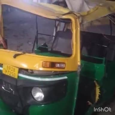 नरपतगंज: पंचगछिया के समीप एनएच पर ट्रक ने ऑटो में मारी टक्कर, आधा दर्जन यात्री घायल