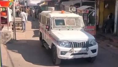 तेल्हारा: तेल्हारा तालुक्यातील हिवरखेड नगरपरिषद प्रथमताच निवडणूक पोलिसांचा मोठा फौज फाटा केला निवडणुकीत तैनात.